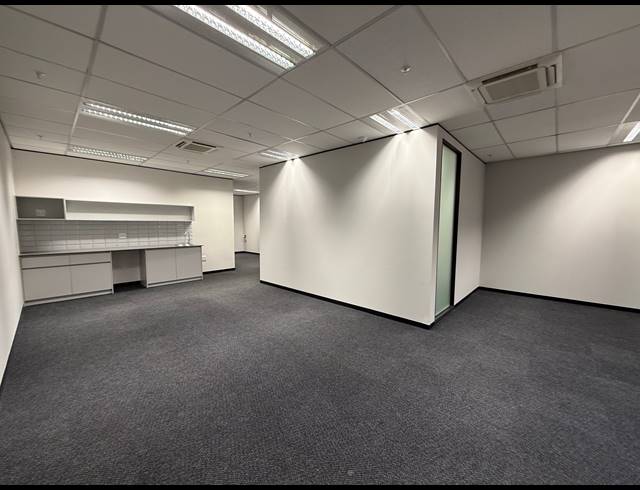 122M² OFFICE TO LET IN PARKTOWN